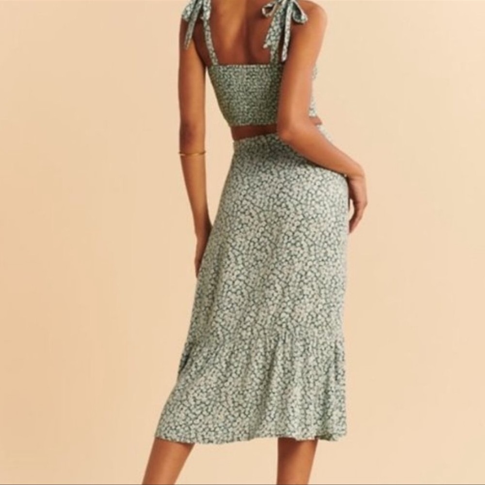 Abercrombie green and white floral midi length skirt w/ slit
